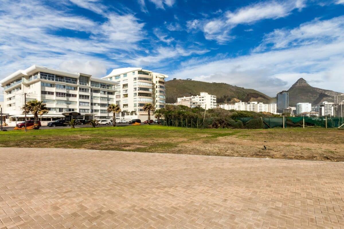 203 Marvol On Hall Sea Point * Cape Town